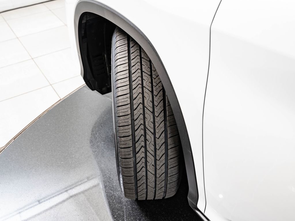 Used 2022 White Pearl Lexus 450hL Luxury image 48