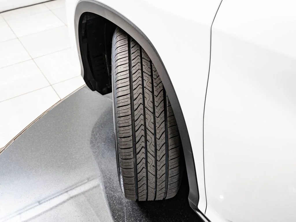 Used 2022 White Pearl Lexus 450hL Luxury image 48