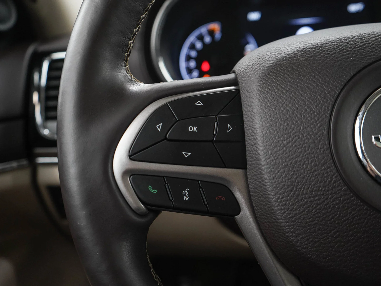 Used 2021 Ivory 3-Coat Jeep Overland image 26