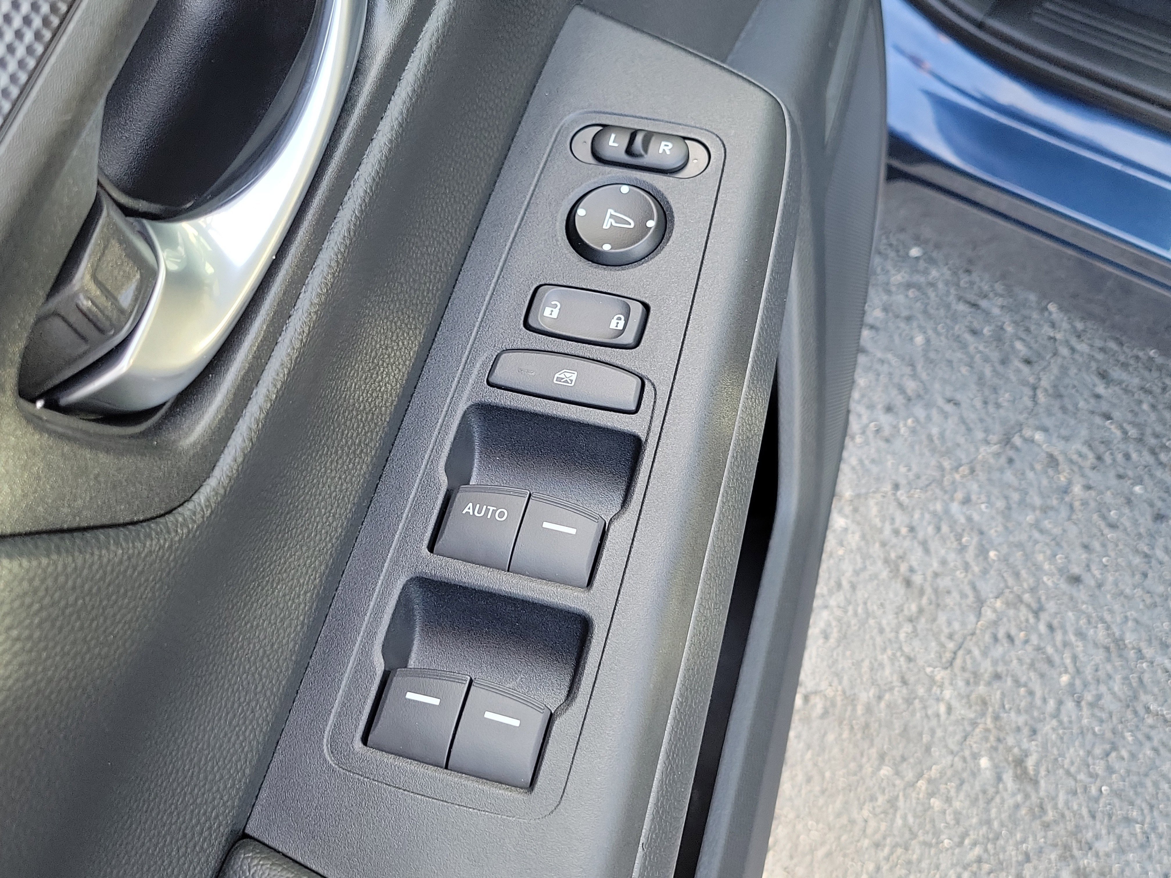 2025 Honda CR-V LX - Photo 51