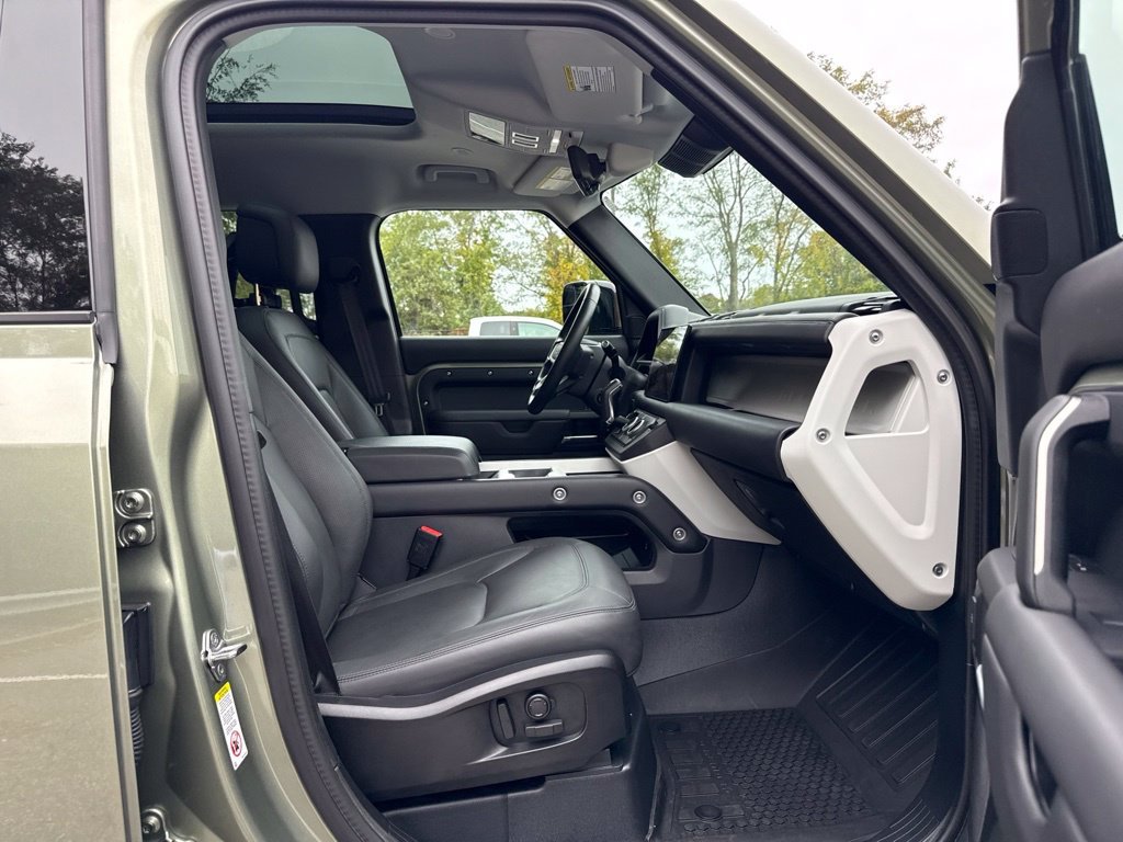 Used 2025 Green Land Rover S image 20