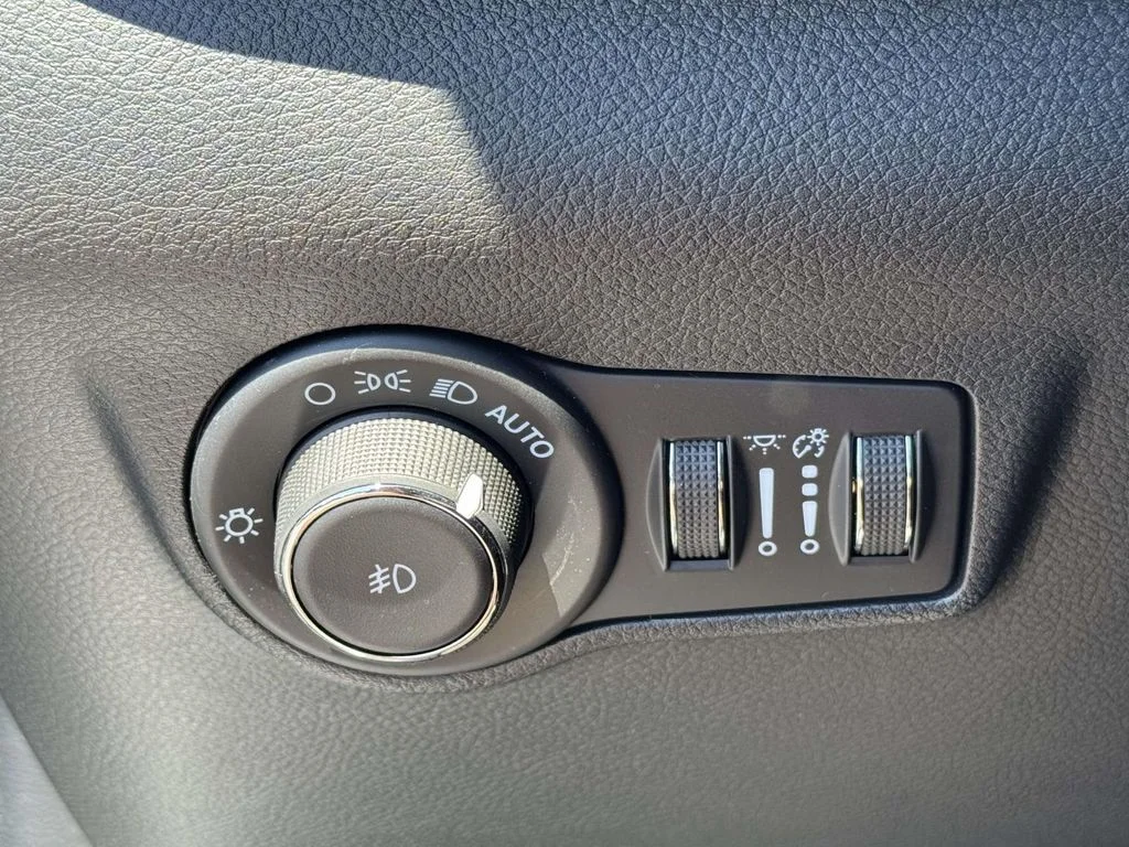 Used 2026 Silver Jeep Limited image 29