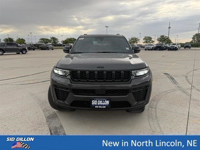 New 2026 Baltic Gray Metallic Clear-Coat Exterior Paint Jeep Laredo Altitude image 3