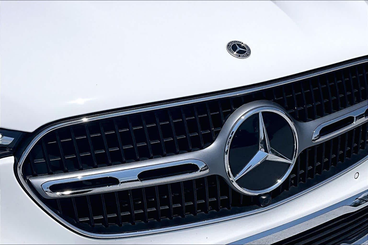 Used 2025 Polar White Mercedes-Benz GLC 300 image 59