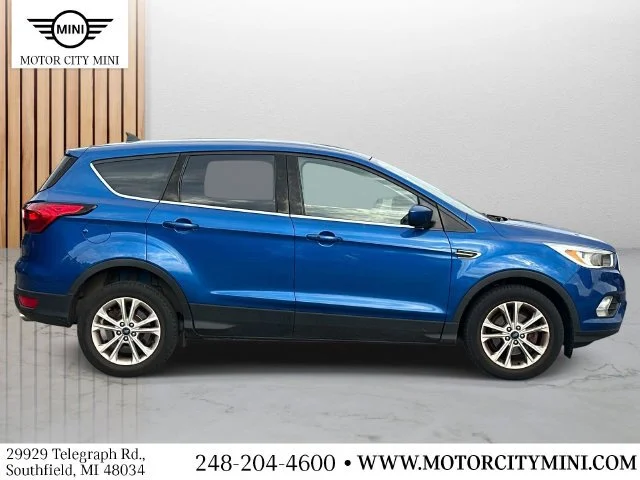 Used 2019 Ford Escape SE with VIN 1FMCU0GD2KUB55263 for sale in North Olmsted, OH