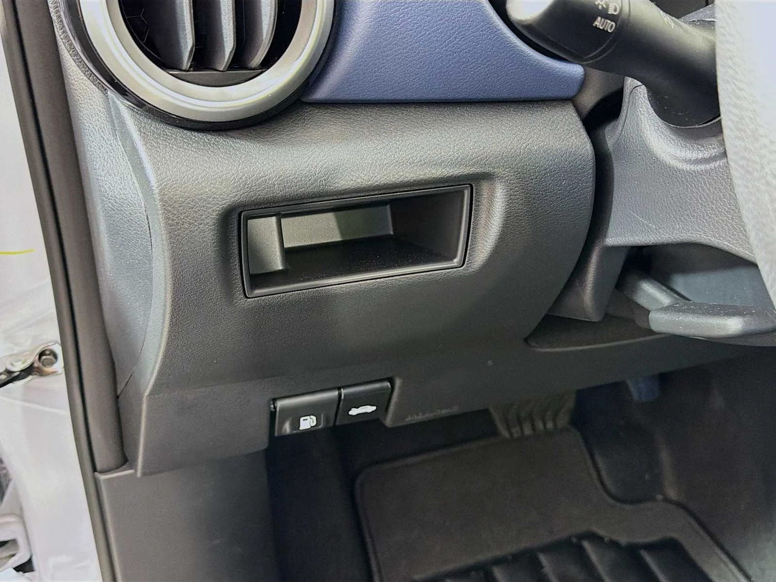 Certified Used 2025 Gray Sky Pearl Nissan SV image 8