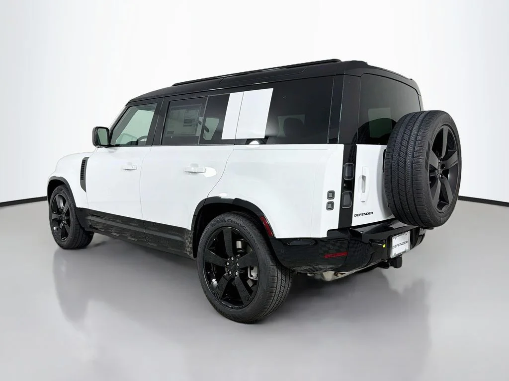 New 2026 Fuji White Land Rover X-Dynamic SE image 7