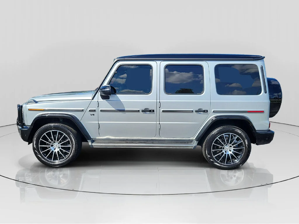 Used 2021 Blue Mercedes-Benz G 550 image 4