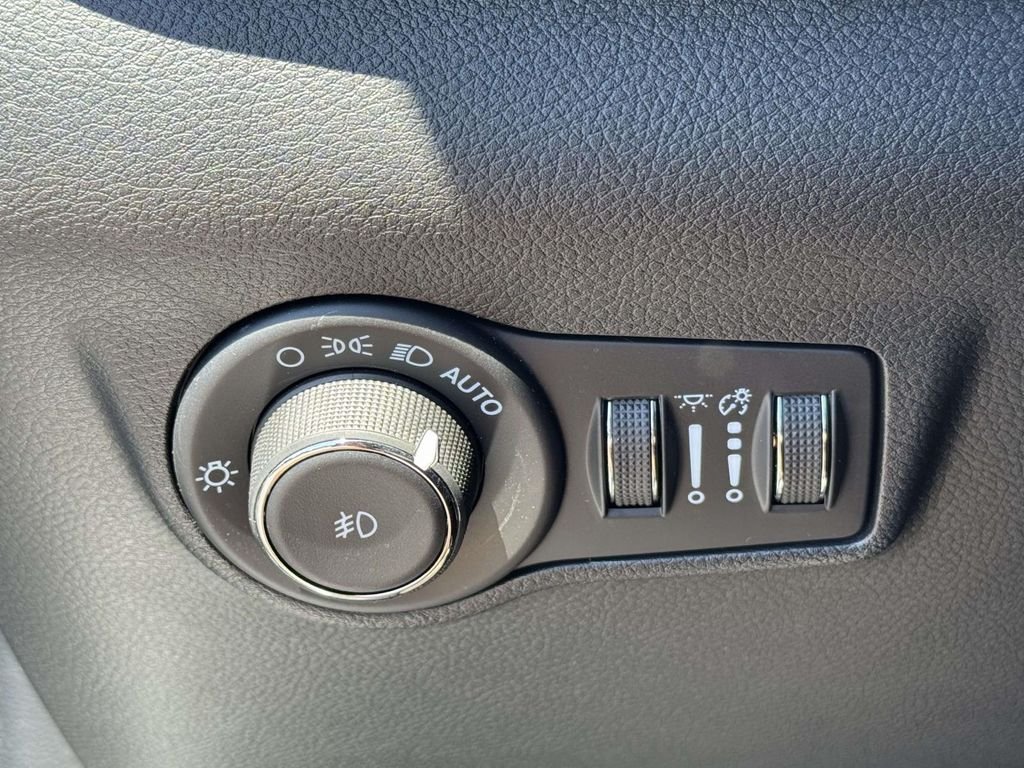 Used 2026 Silver Jeep Limited image 29