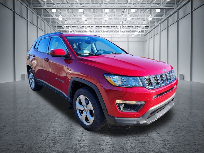 Used 2018 Red Jeep Latitude image 3