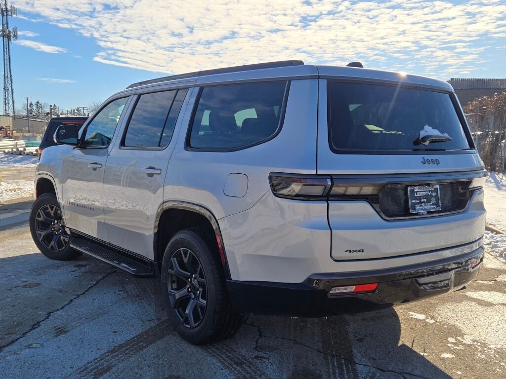 New 2026 Silver-Zynith Exterior Paint Jeep Limited Altitude image 18