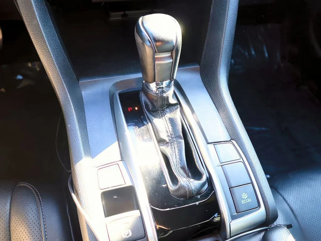 2019 Honda Civic Hatchback Sport Touring - Photo 19