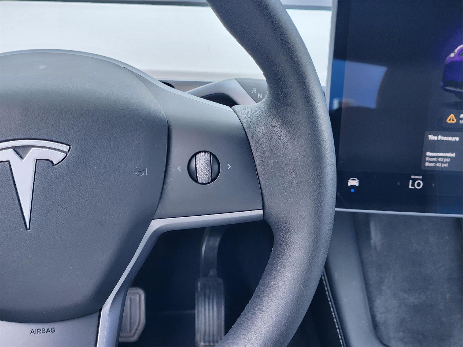 2023 Tesla Model Y photo 29 of 33