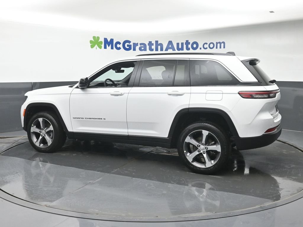 New 2026 Bright White Clear-Coat Exterior Paint Jeep Limited image 21