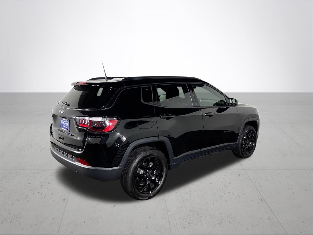 New 2026 Diamond Black Crystal Pearlcoat Jeep Latitude image 6