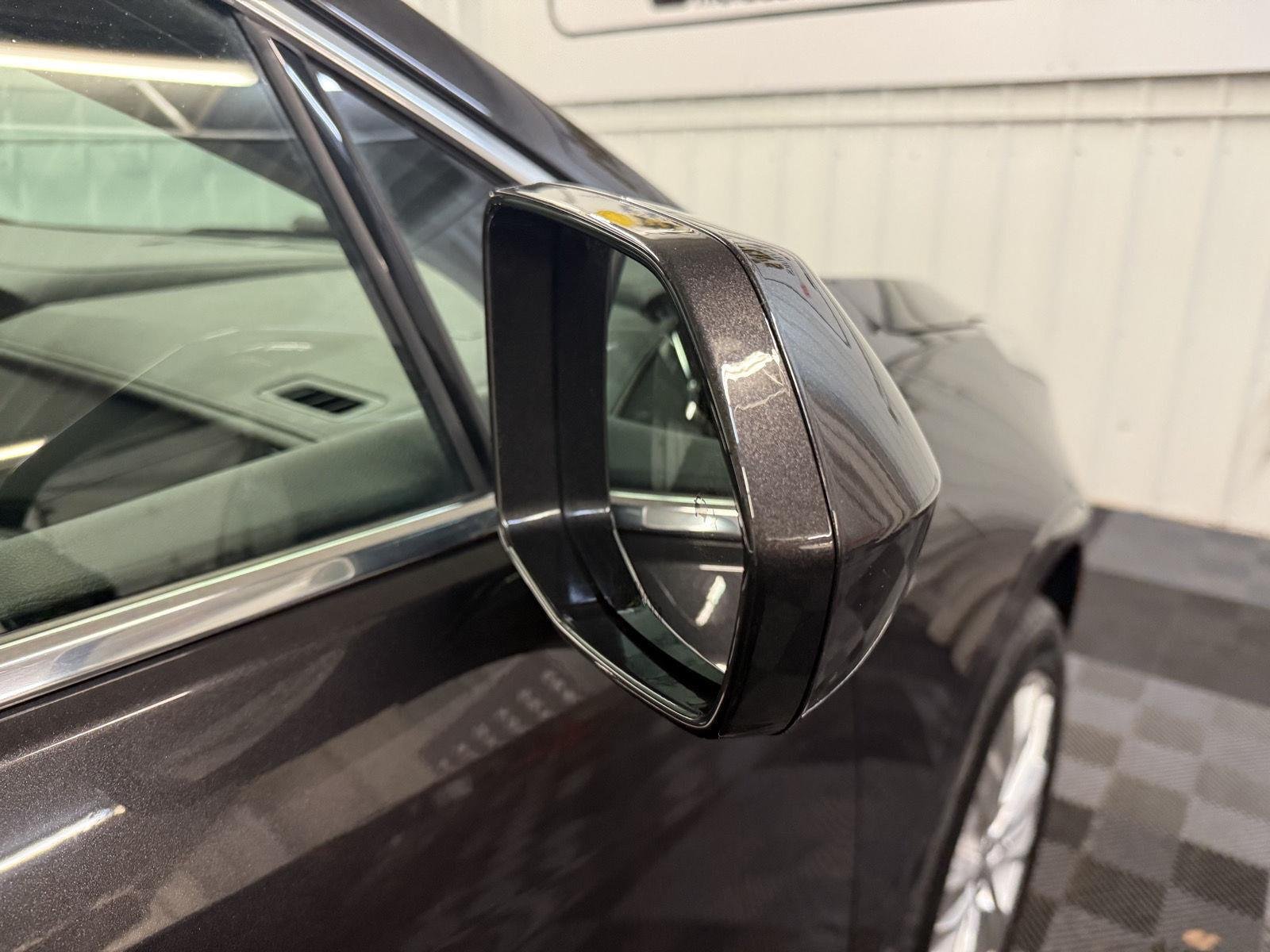 Used 2019 BLACK CADILLAC PREMLUX image 41