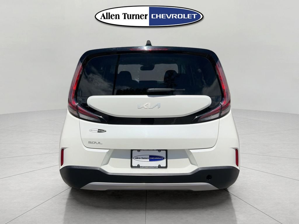 Used 2024 White Kia LX image 5