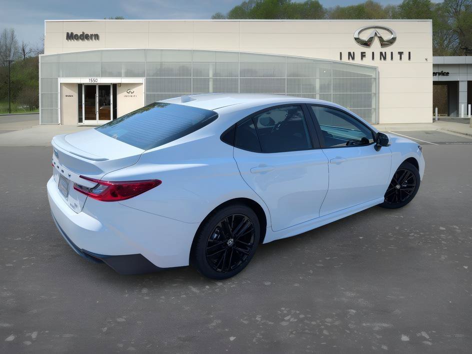 Used 2025 Ice Toyota SE image 4