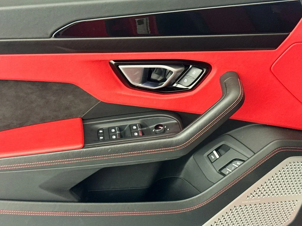 Used 2022 Rosso Mars Metallic Lamborghini  image 18