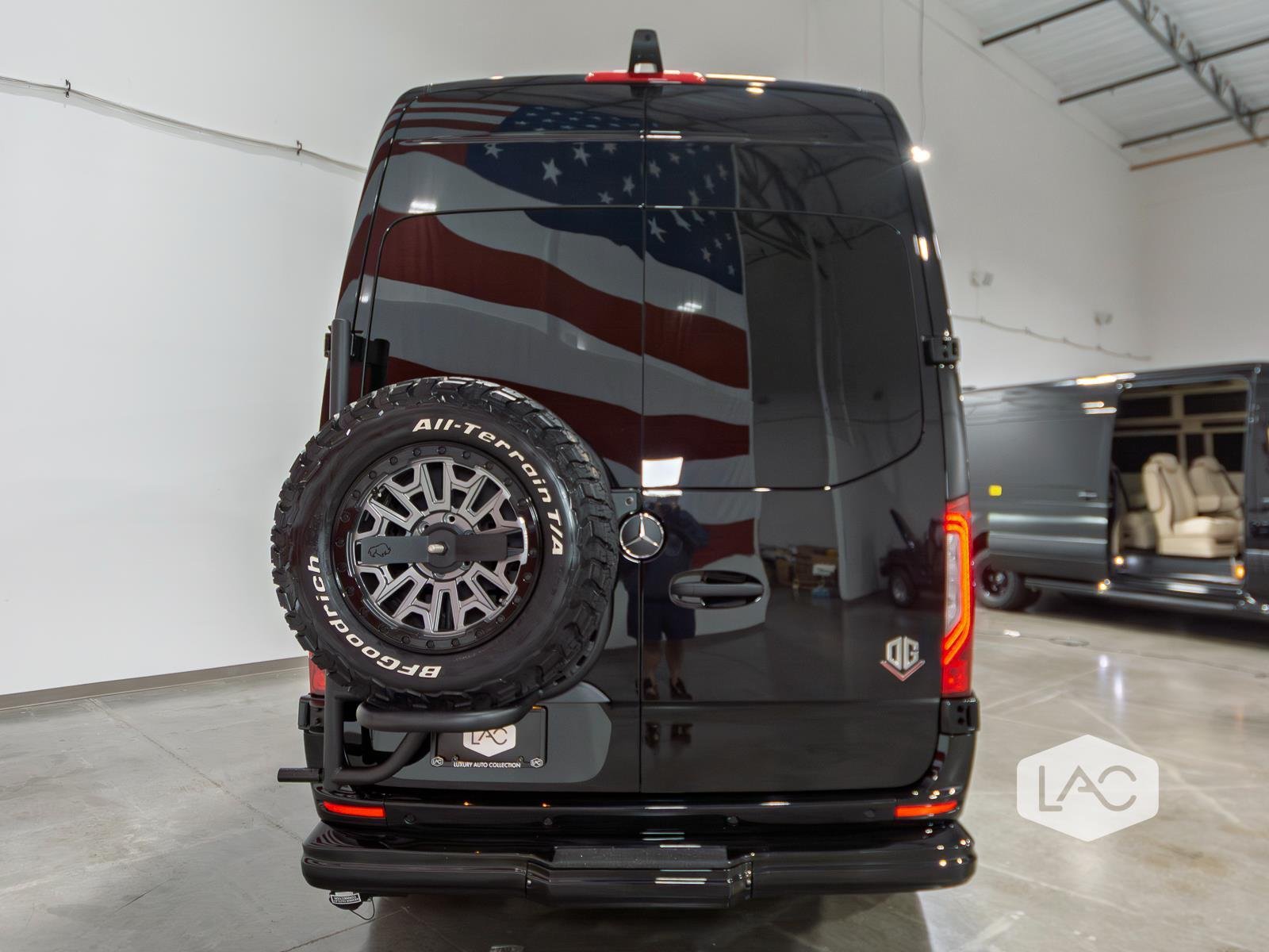 New 2026 BLACK OGV LUXURY COACH AWD 144 | ADV PKG 1.1 | PetSafe image 21