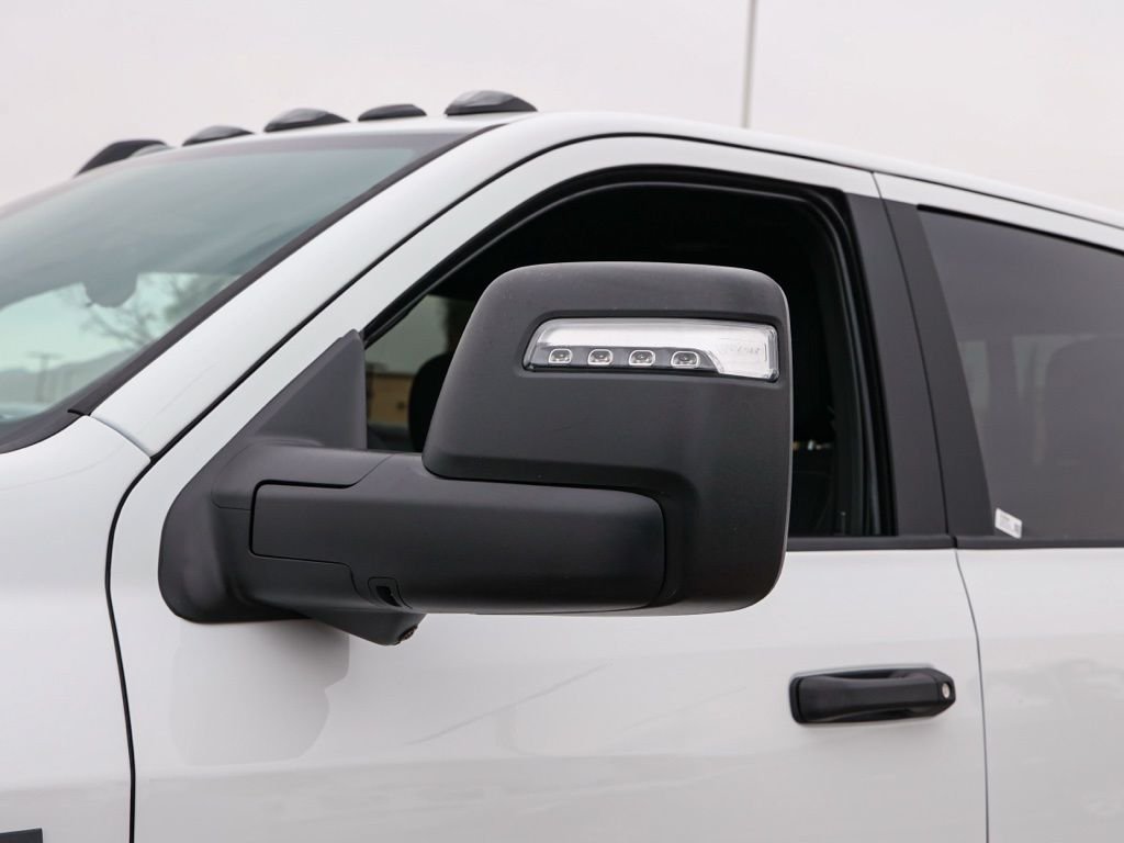 New 2026 Bright White Clear-Coat Exterior Paint RAM Big Horn Night Edition image 11