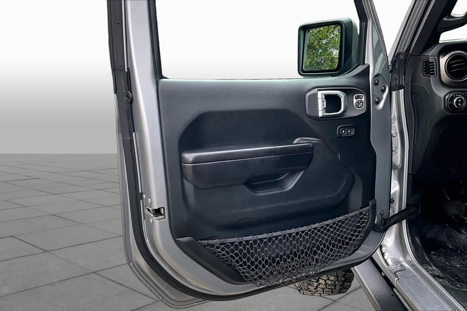 Used 2020 Billet Silver Metallic Clearcoat Jeep Sport S image 22