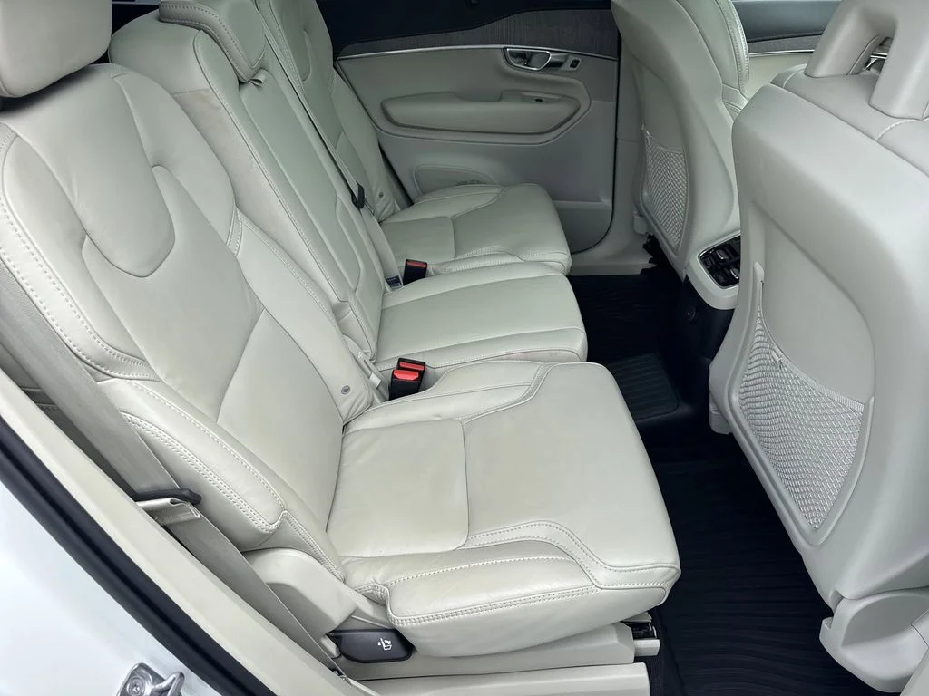 Used 2022 White Volvo T8 Inscription 7 Passenger image 15