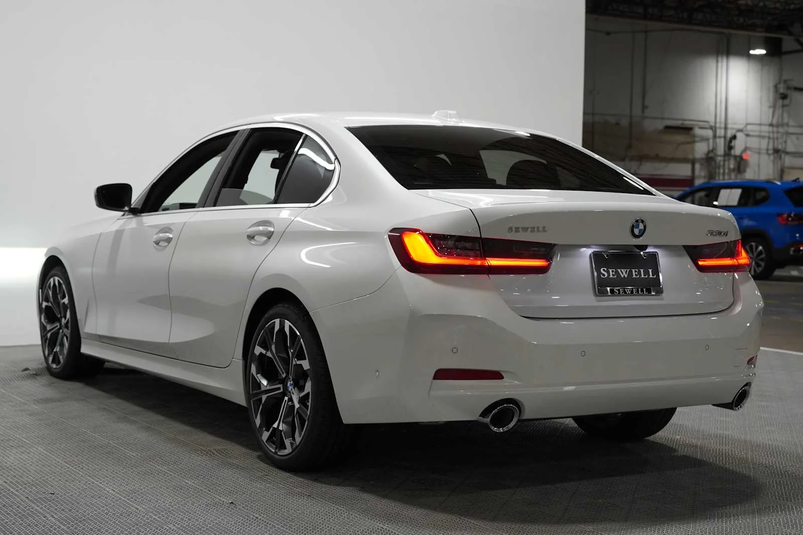 New 2026 Mineral White Metallic BMW 330i image 4