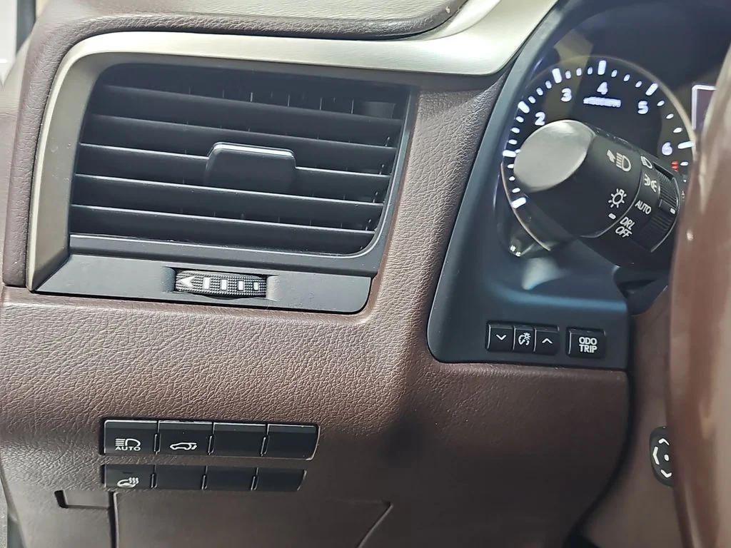 Used 2018 White Lexus 350L image 26