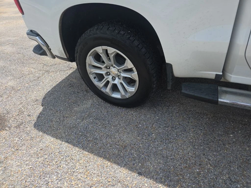 Used 2023 Iridescent Pearl Tricoat Chevrolet LTZ image 13