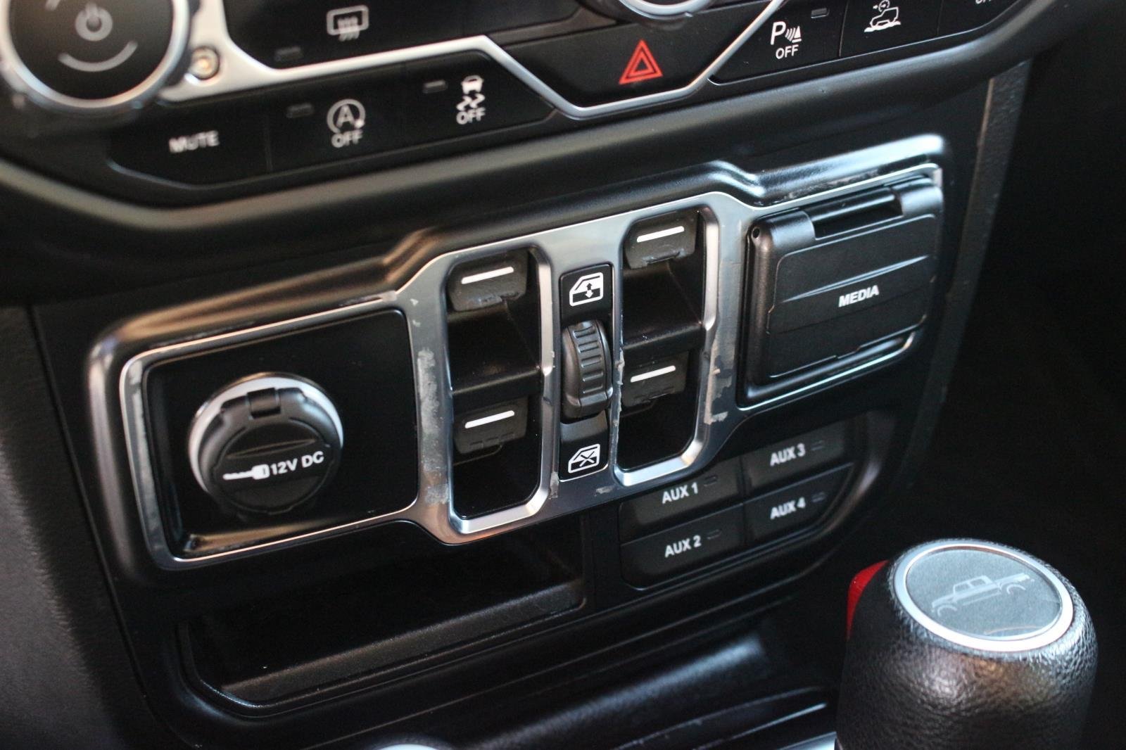 Used 2020 Silver Jeep Sport S image 25