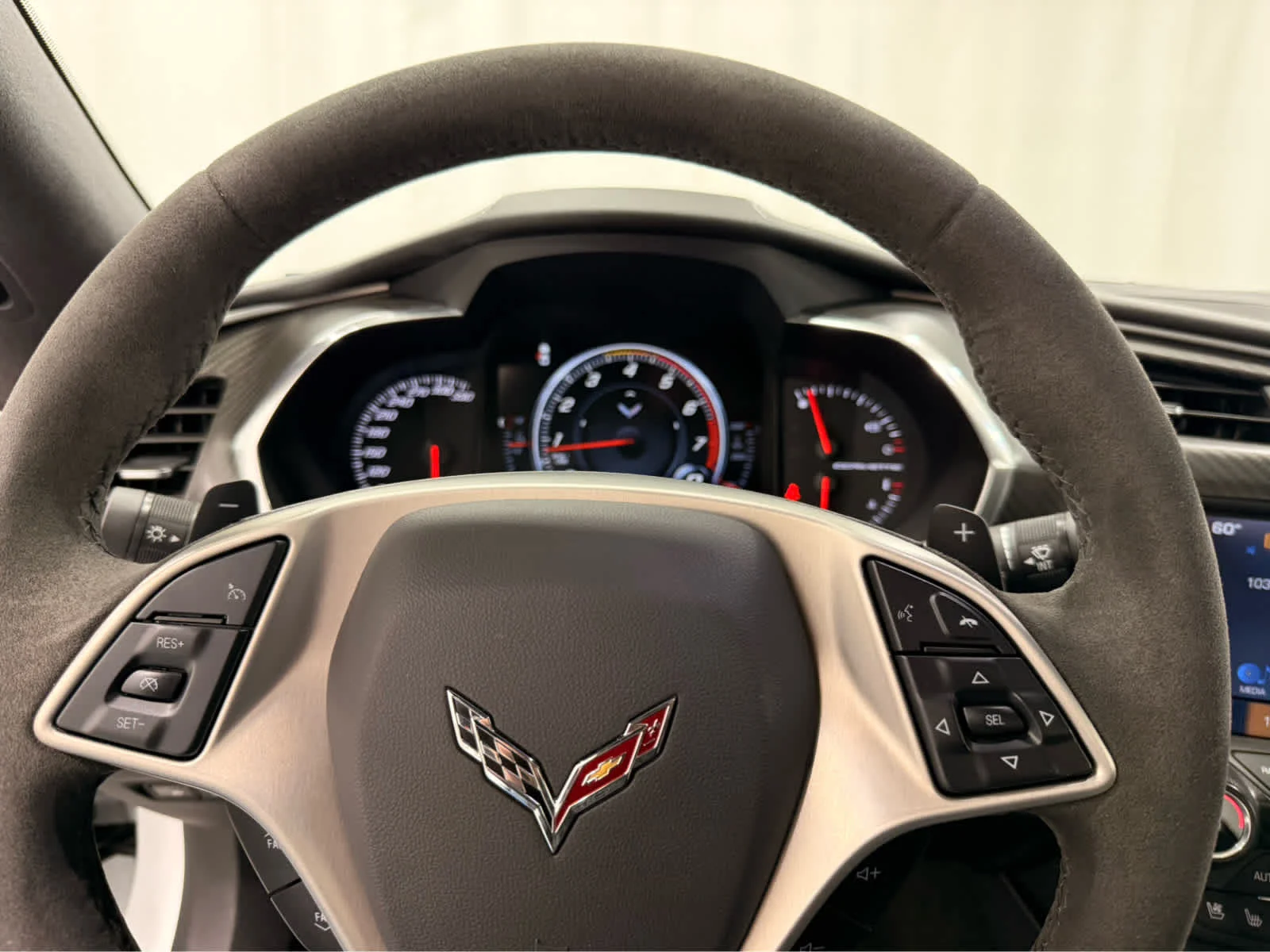 Used 2018 Arctic White Chevrolet Grand Sport 3LT image 20