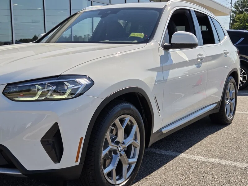 Used 2023 Alpine White BMW SDRIVE30I SPORTS ACTIVITY VEHICLE image 24