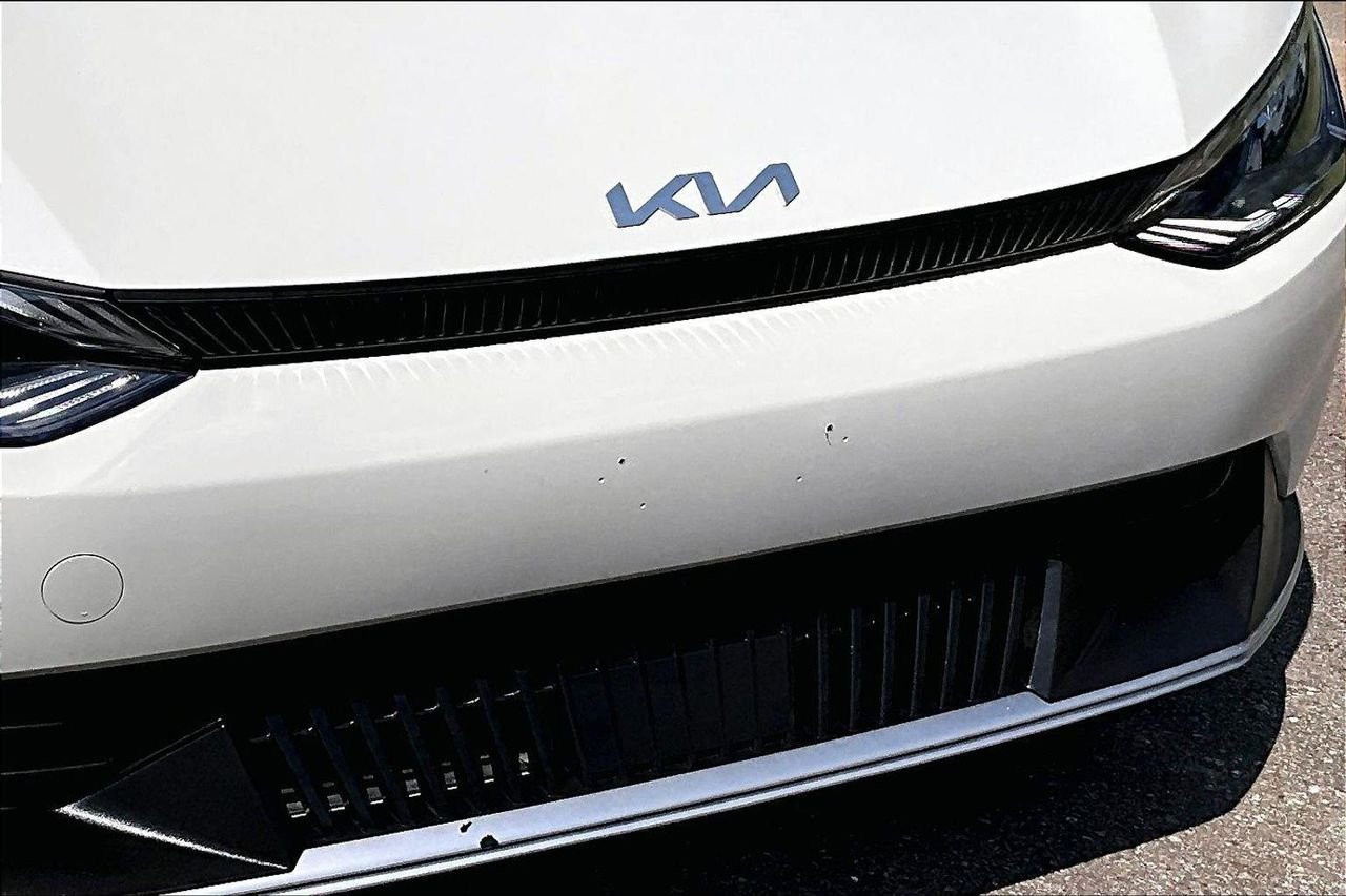 Used 2024 Glacier Kia Light Long Range image 33