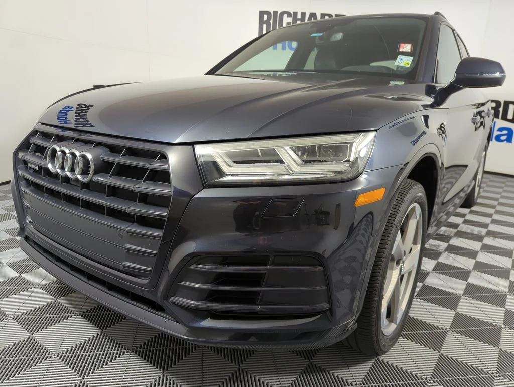 2020 Audi Q5 45 Titanium quattro S tronic Prem Plus's photo