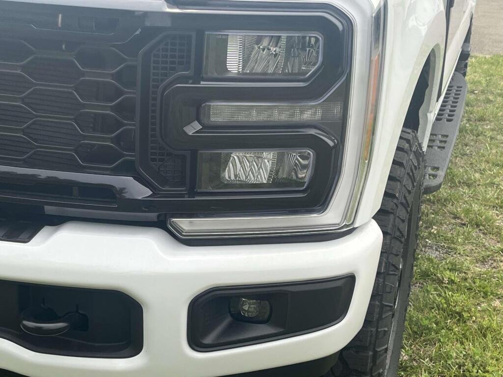 New 2026 Oxford White Ford XLT image 13
