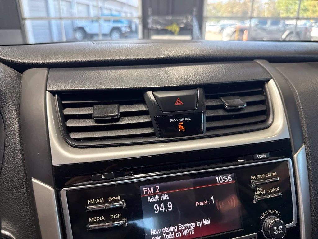 Used 2018 Gray Nissan 2.5 SV image 28