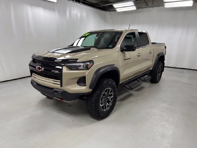2024 Chevrolet Colorado ZR2 - Photo 2
