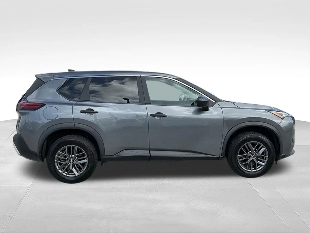 Used 2023 Gray Nissan S image 6