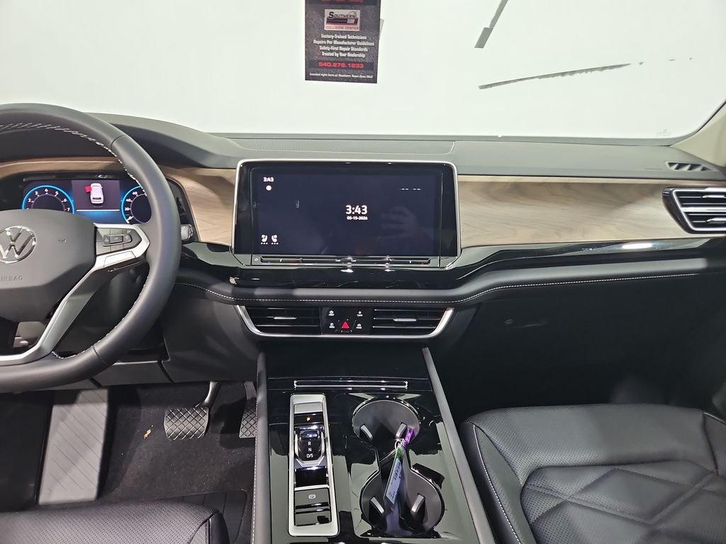 New 2026 White/off-white Volkswagen SE w/Technology image 17