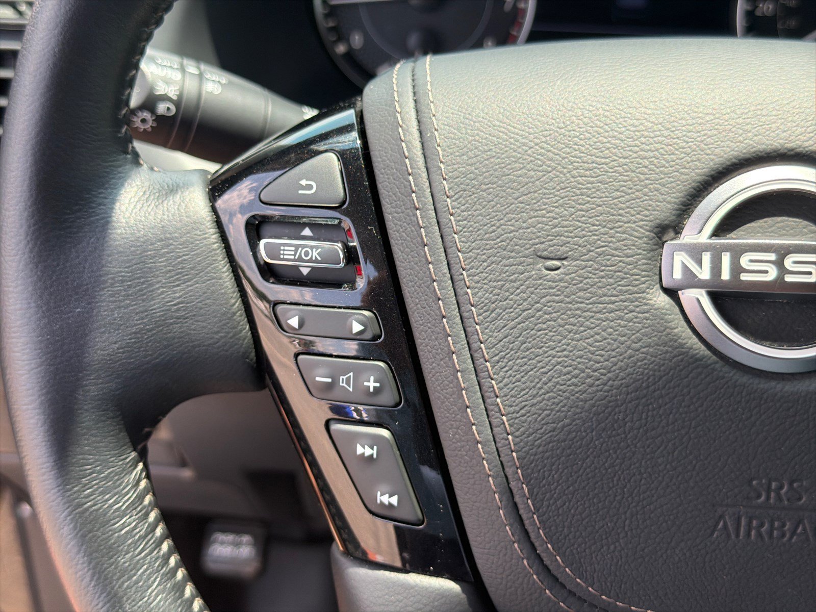 Used 2024 Super Black Nissan Platinum image 25