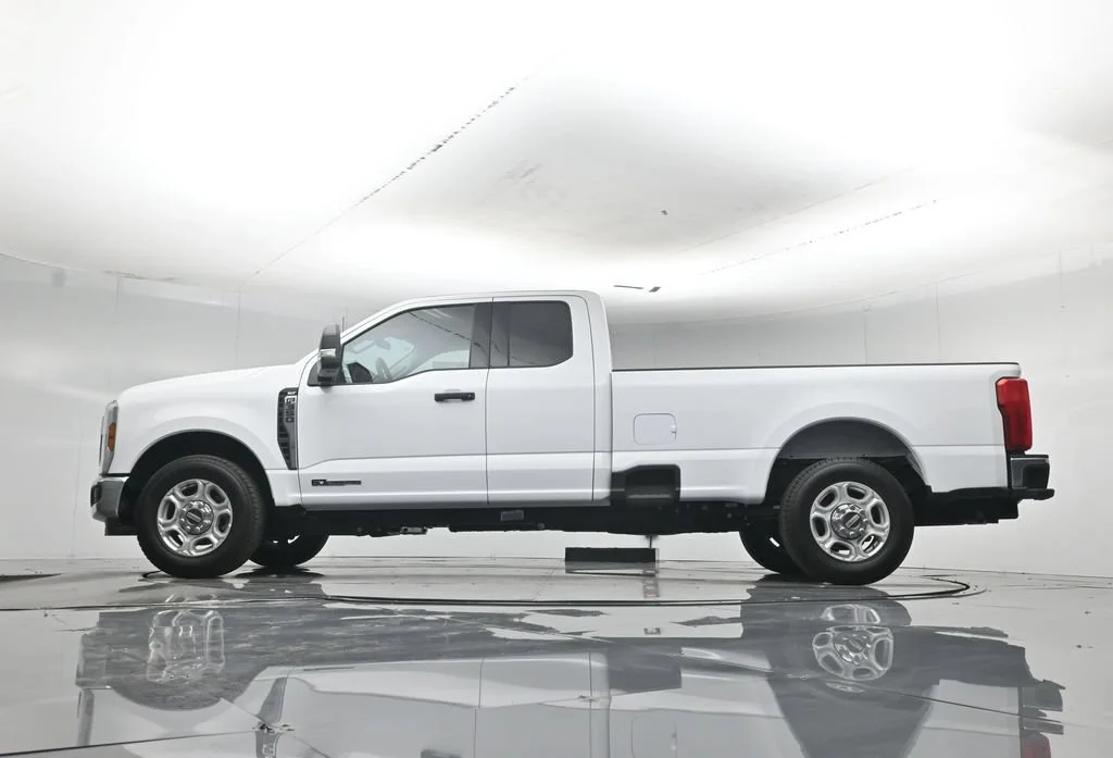 New 2026 Oxford White Ford XLT image 51
