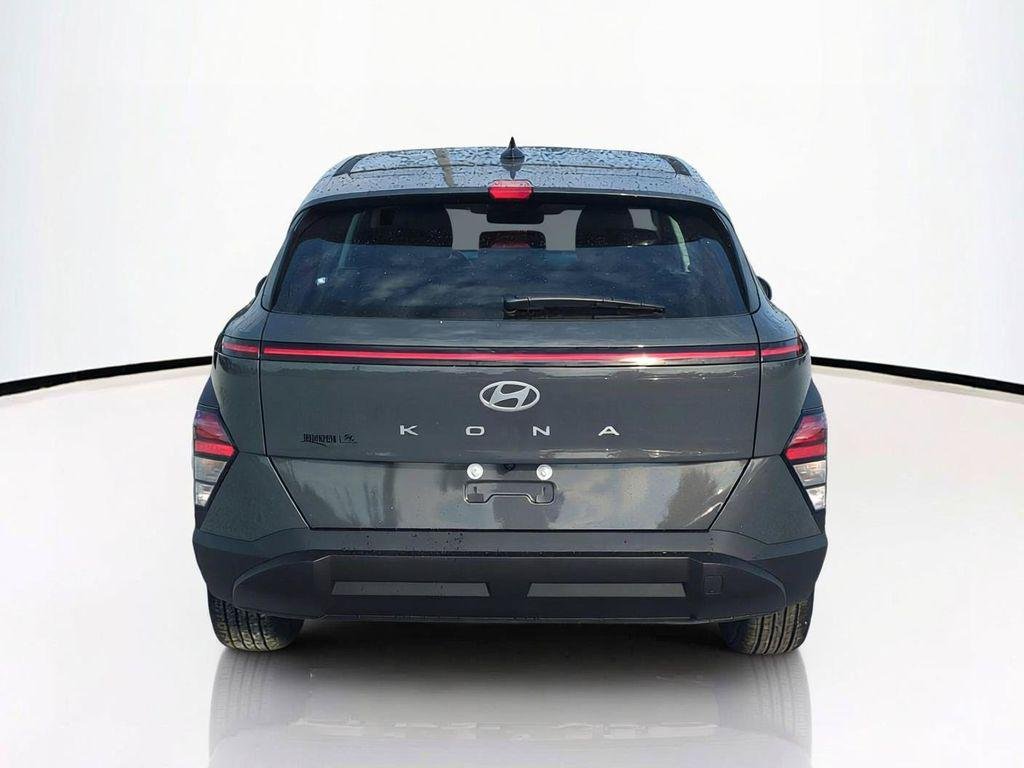New 2027 Gray Hyundai SE FWD image 6