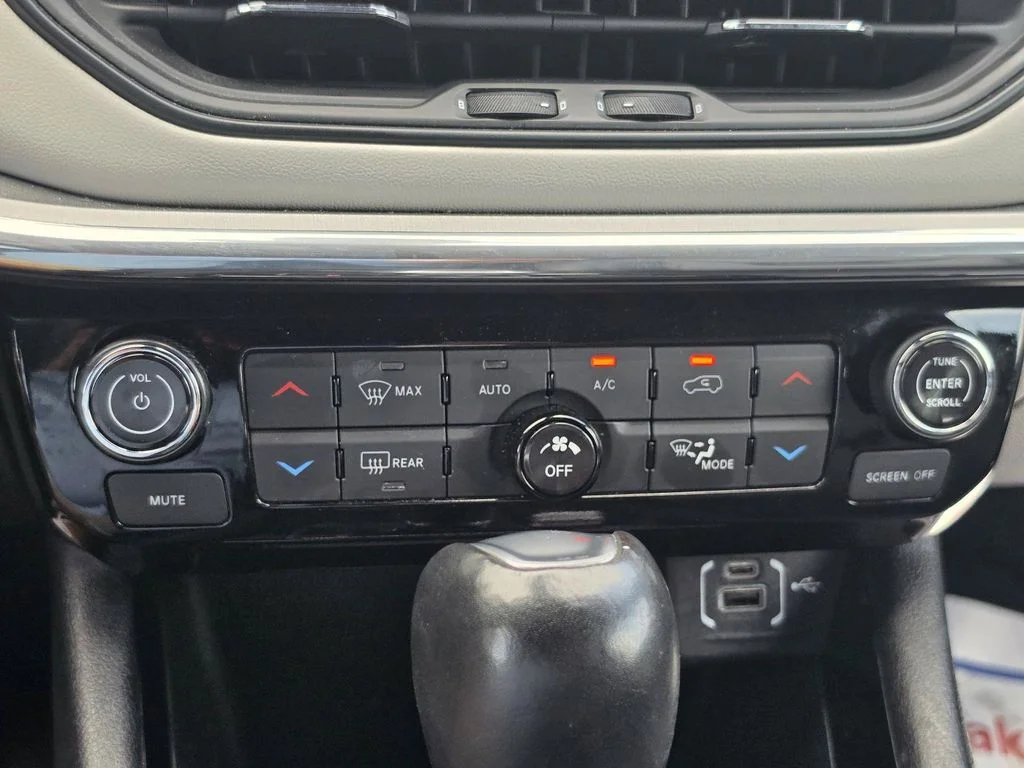 Used 2024 Gray Jeep Limited image 20