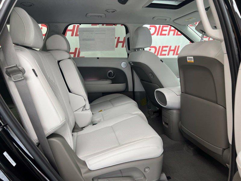 New 2027 Black Hyundai SEL Premium AWD image 11