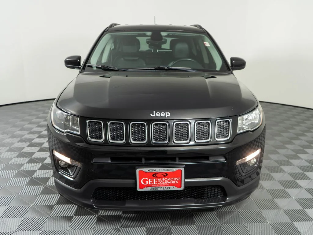 Used 2018 Black Jeep Latitude image 2