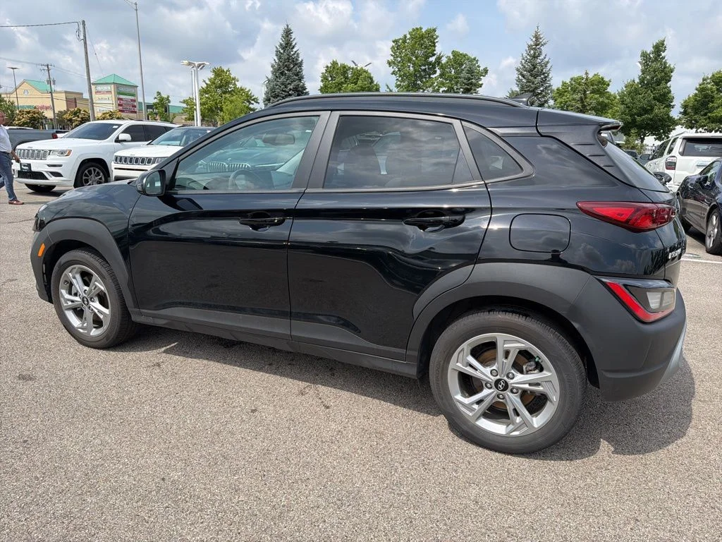 Used 2023 Black Hyundai SEL image 6