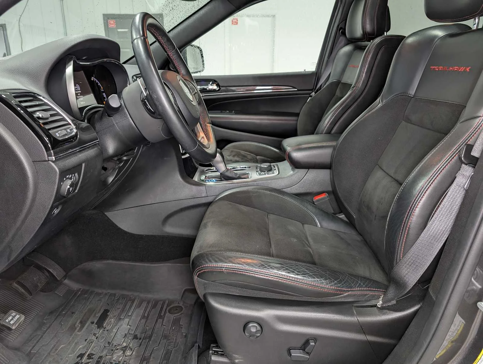 Used 2019 Granite Crystal Metallic Clearcoat Jeep Trailhawk image 4