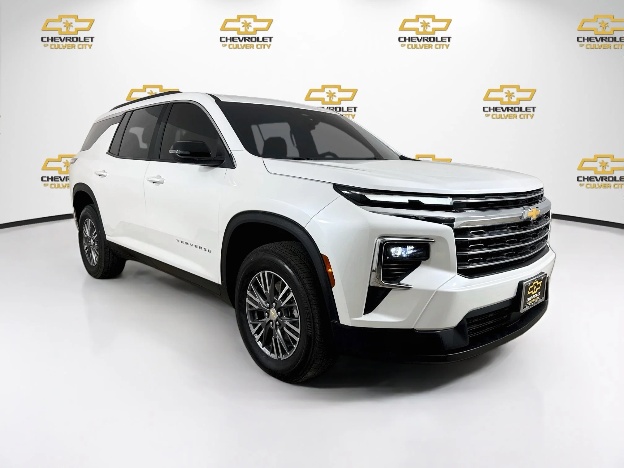 Used 2025 Iridescent Pearl Tricoat Chevrolet LT image 1