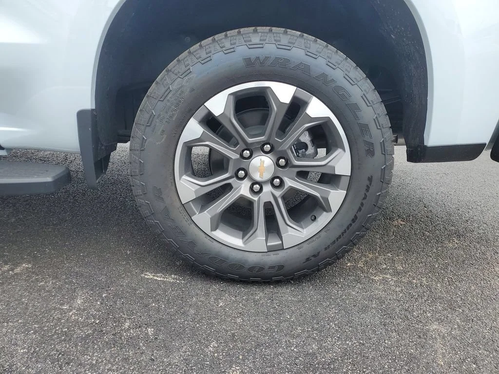 New 2026 Polar White Tricoat Chevrolet High Country image 39